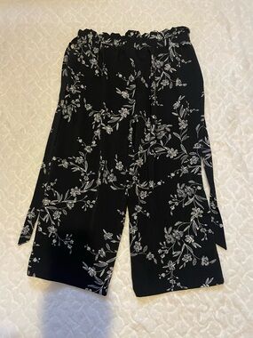 Black Floral Wide-Leg Capris with Paperbag Waist